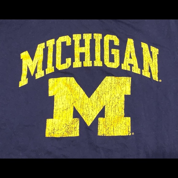 University of Michigan logo t-shirt - Picture 2 of 6